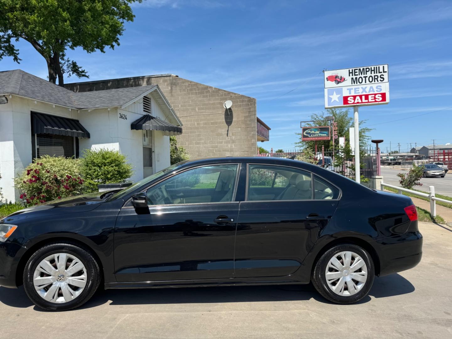 2014 Black Volkswagen Jetta SE (3VWD07AJ3EM) with an 1.8L L4 DOHC 20V engine, Automatic transmission, located at 3624 Hemphill St., Fort Worth, TX, 76110, (817) 926-8921, 32.696205, -97.331985 - Photo#1